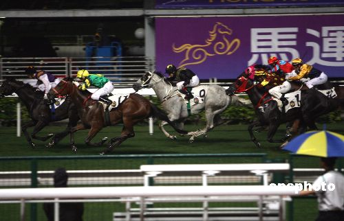 关于预测香港今晚特马开什么的问题——警惕违法犯罪风险